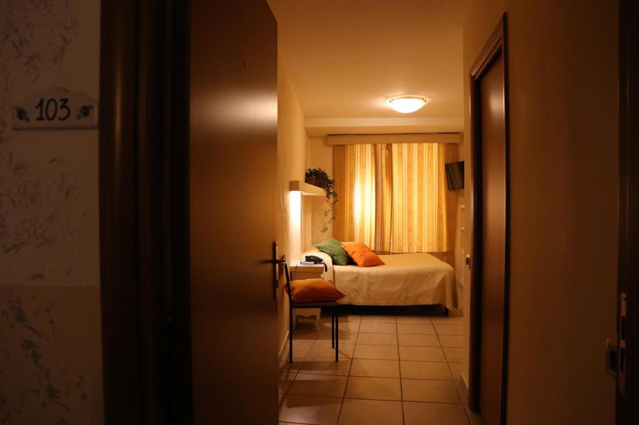 Albergo Del Centro Storico Салерно Экстерьер фото